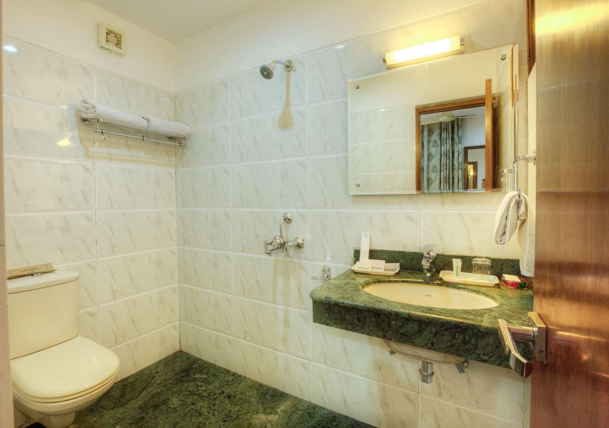 Mint Hotel Chandīgarh Екстериор снимка