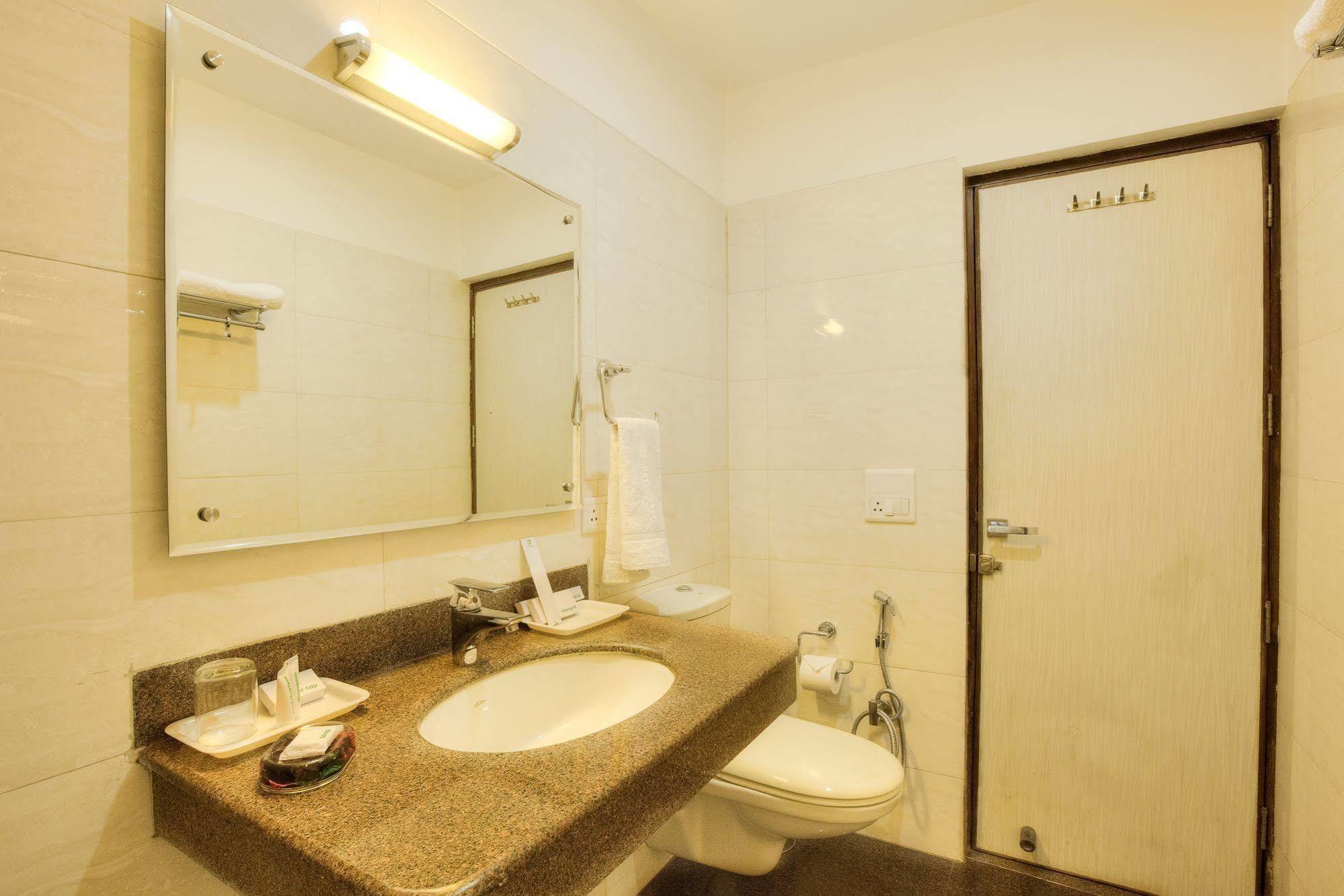Mint Hotel Chandīgarh Екстериор снимка
