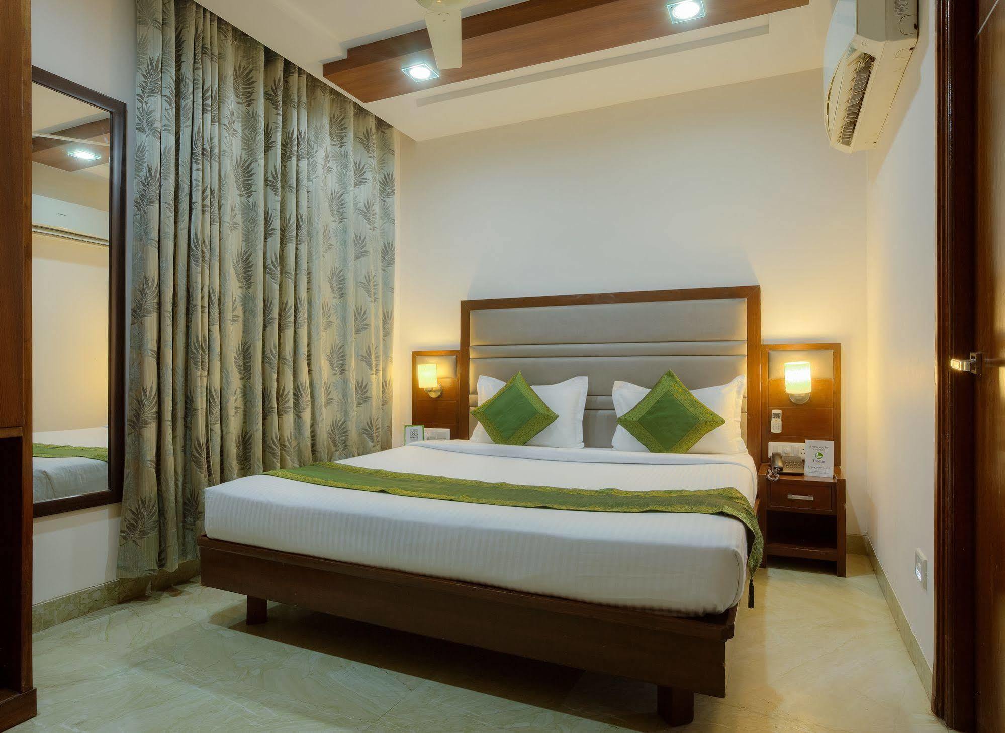 Mint Hotel Chandīgarh Екстериор снимка