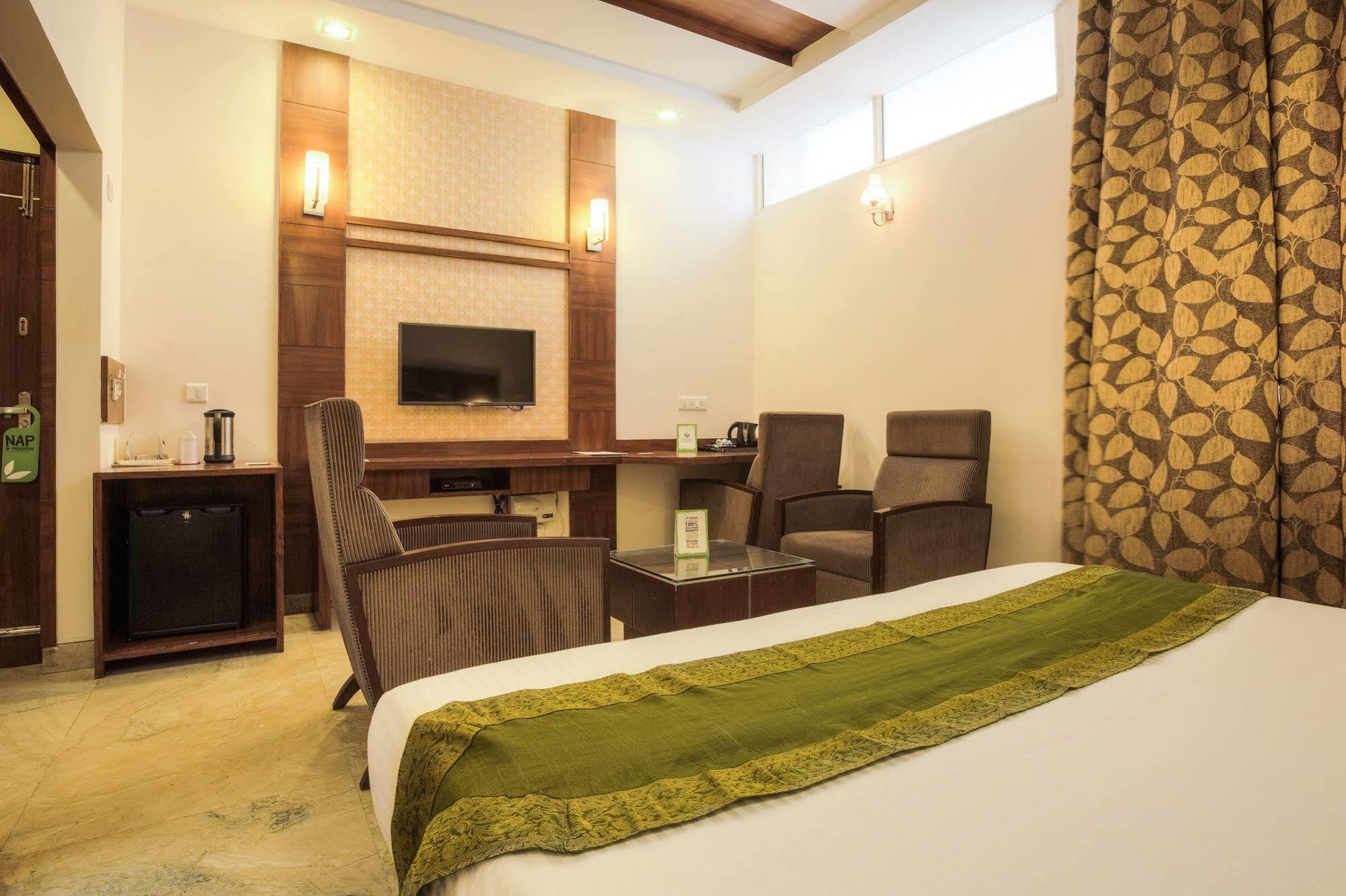 Mint Hotel Chandīgarh Екстериор снимка