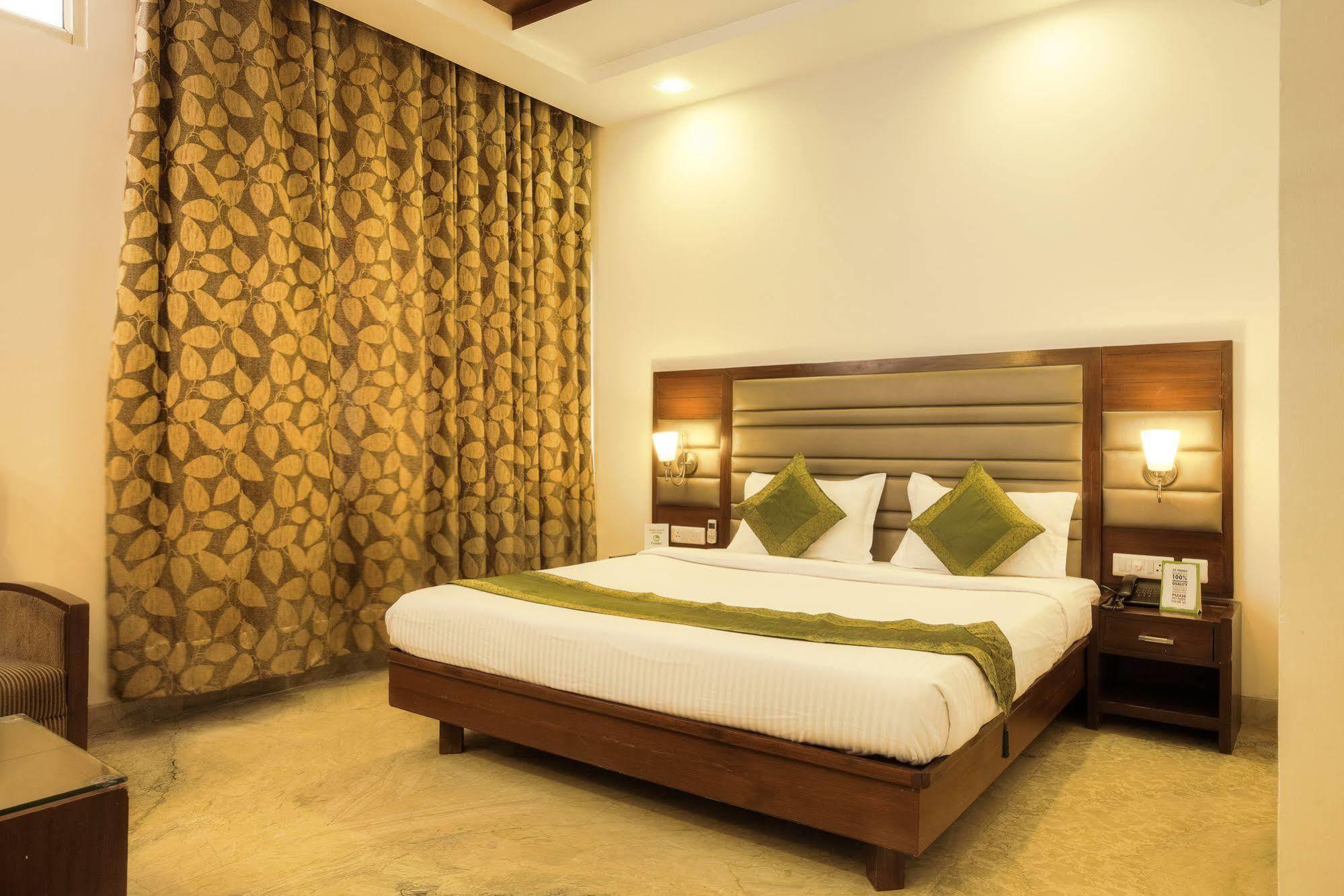 Mint Hotel Chandīgarh Екстериор снимка