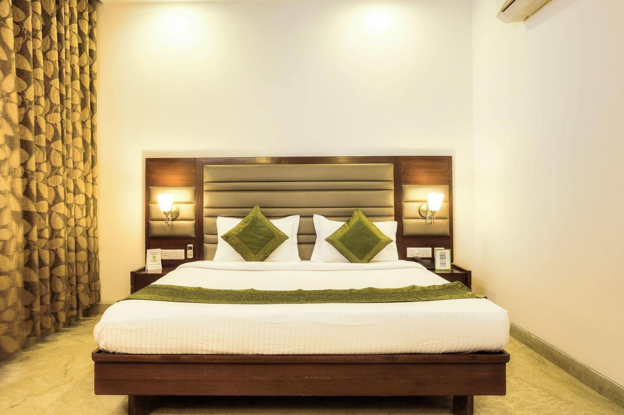 Mint Hotel Chandīgarh Екстериор снимка