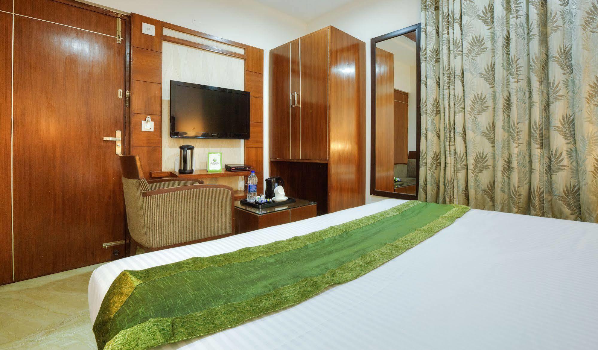 Mint Hotel Chandīgarh Екстериор снимка
