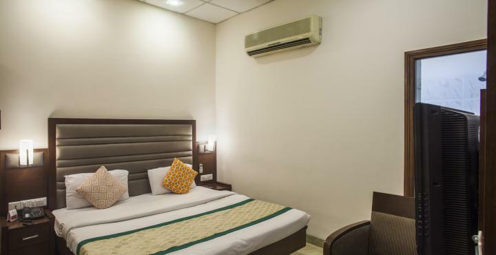 Mint Hotel Chandīgarh Екстериор снимка